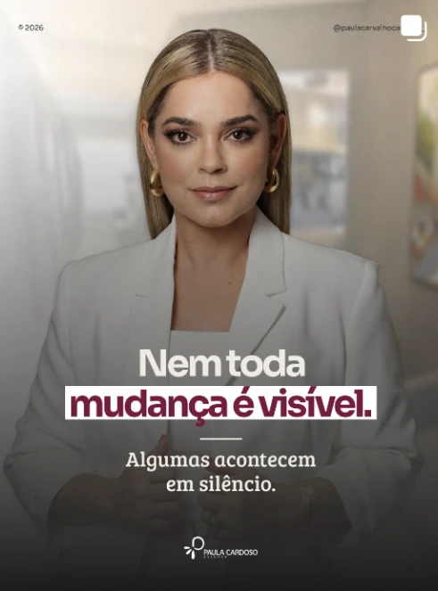 Dra. Paula Cardoso apresentando uma transformação do sorriso